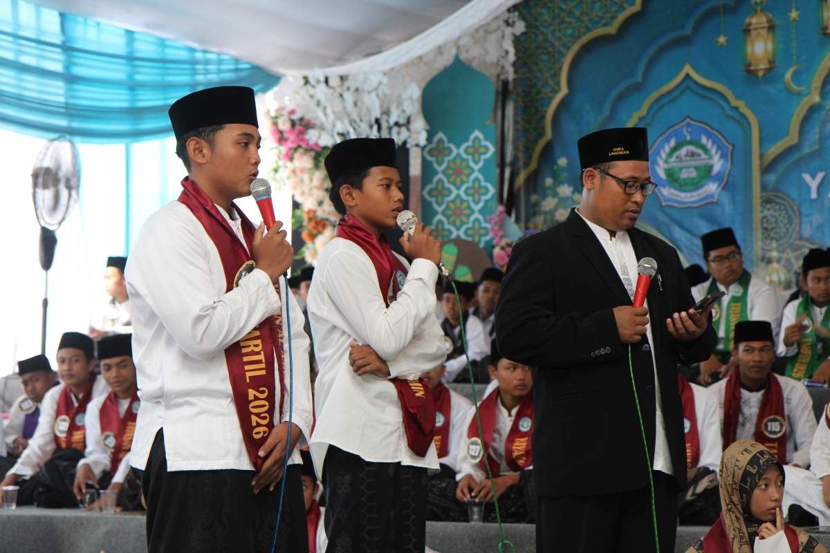 KHATMUL QUR'AN DAN IMTIHAN KE-IV TARTIL-TAHFIDZ METODE UMMI YAYASAN AL AMIN TUNGGUL PACIRAN LAMONGAN