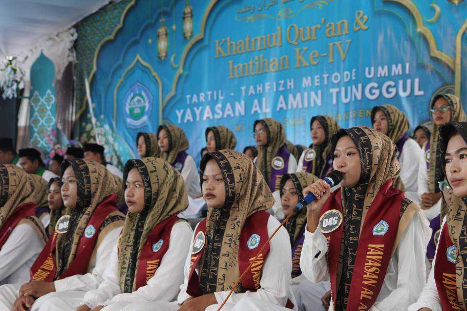 KHATMUL QUR'AN DAN IMTIHAN KE-IV TARTIL-TAHFIDZ METODE UMMI YAYASAN AL AMIN TUNGGUL PACIRAN LAMONGAN