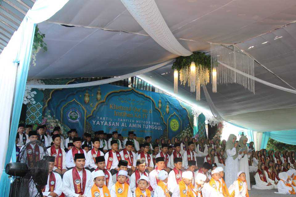 KHATMUL QUR'AN DAN IMTIHAN KE-IV TARTIL-TAHFIDZ METODE UMMI YAYASAN AL AMIN TUNGGUL PACIRAN LAMONGAN