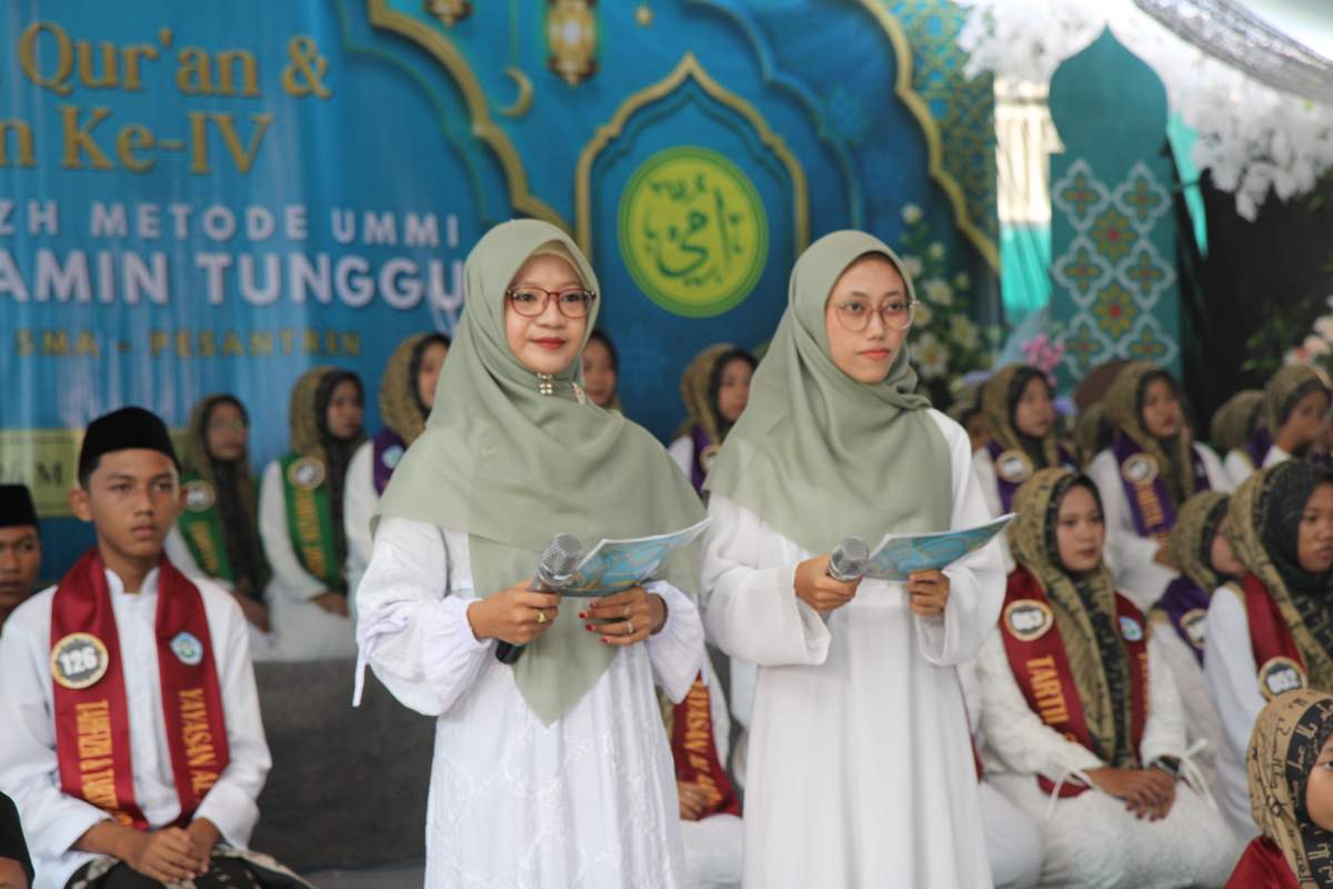 KHATMUL QUR'AN DAN IMTIHAN KE-IV TARTIL-TAHFIDZ METODE UMMI YAYASAN AL AMIN TUNGGUL PACIRAN LAMONGAN